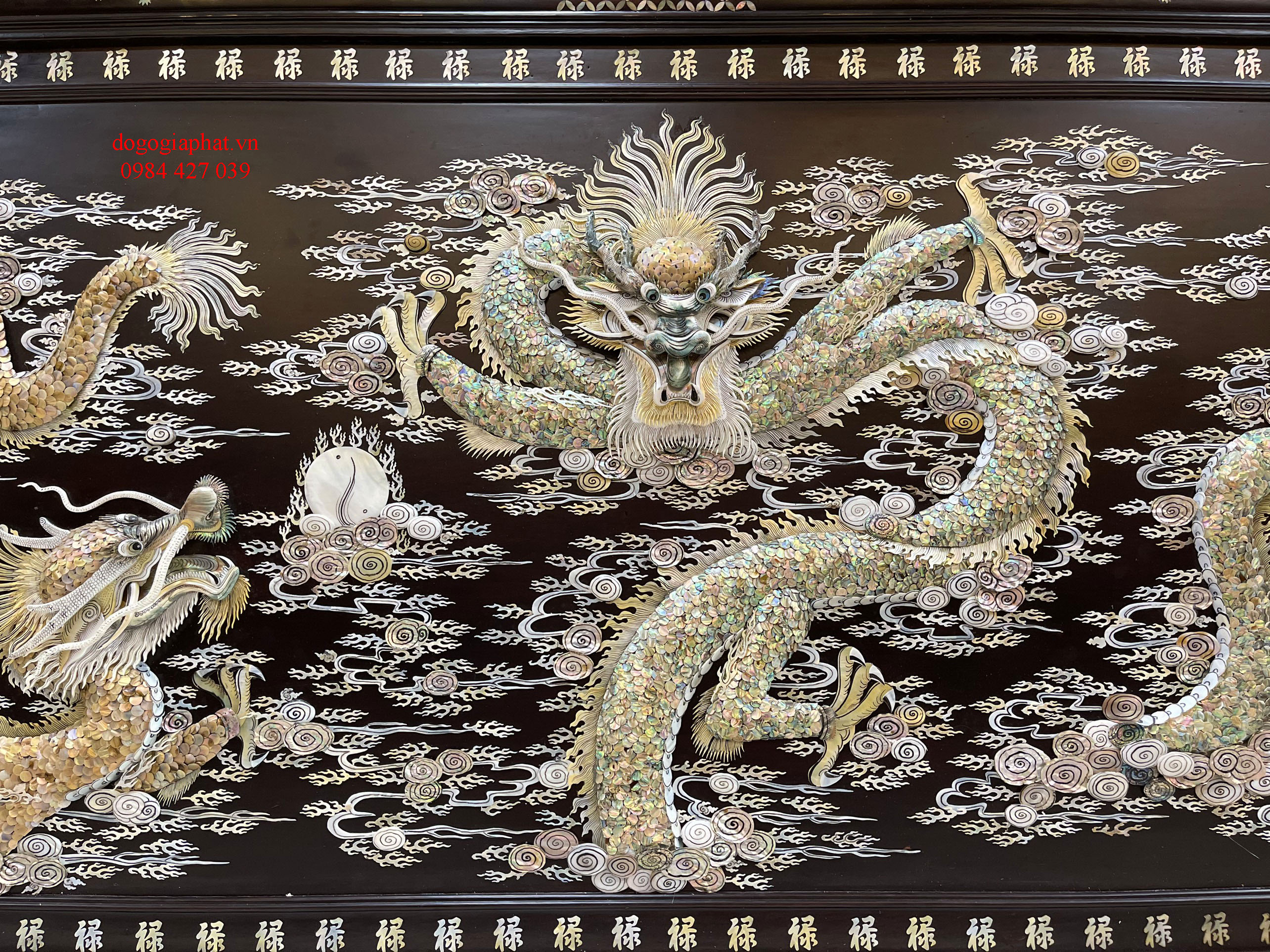 tranh cẩn tích song long chầu nguyệt