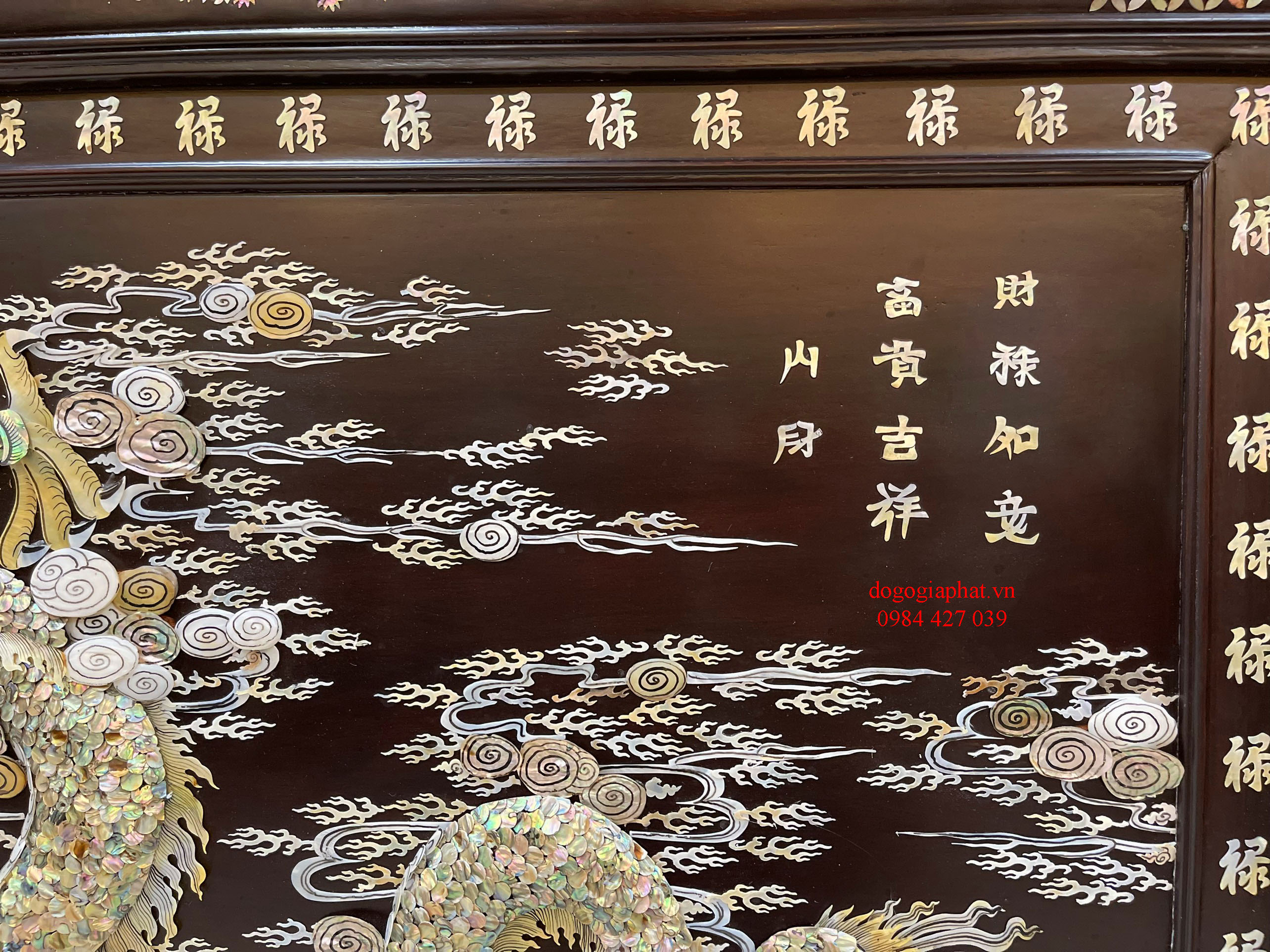 tranh cẩn tích song long chầu nguyệt