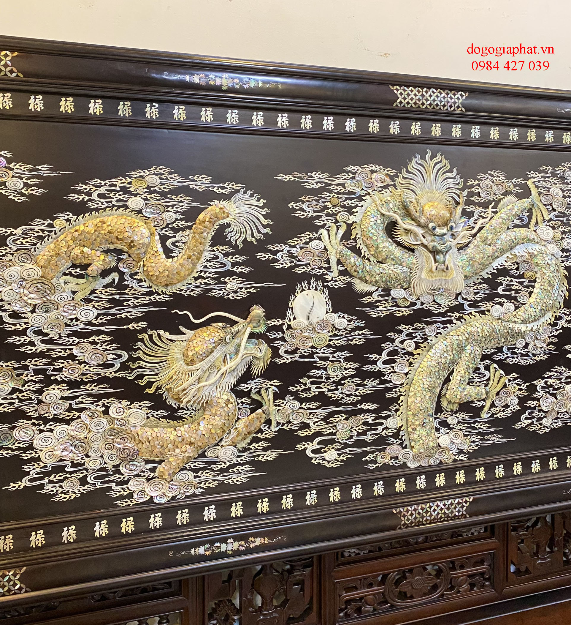 tranh cẩn tích song long chầu nguyệt
