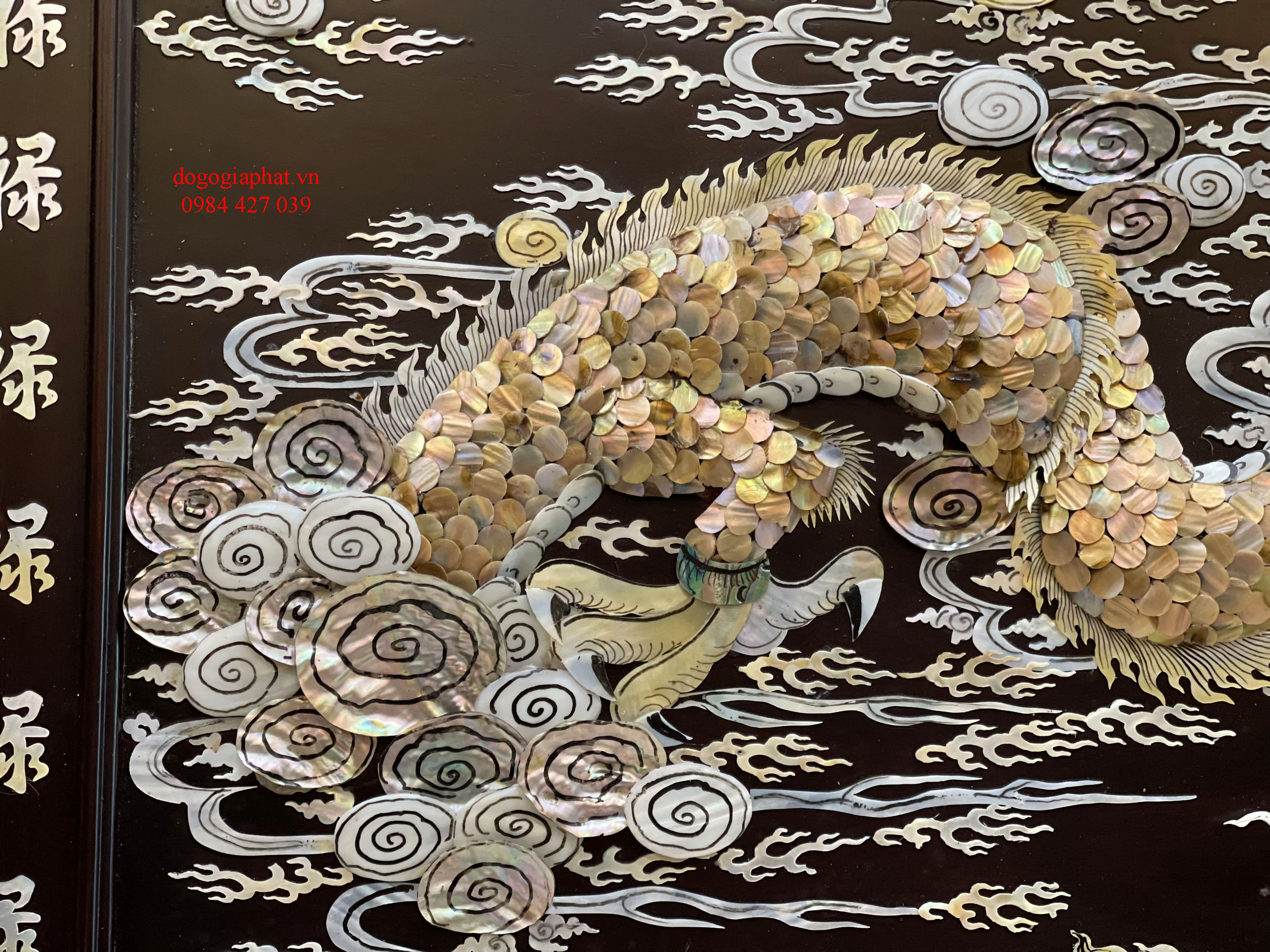 tranh cẩn tích song long chầu nguyệt