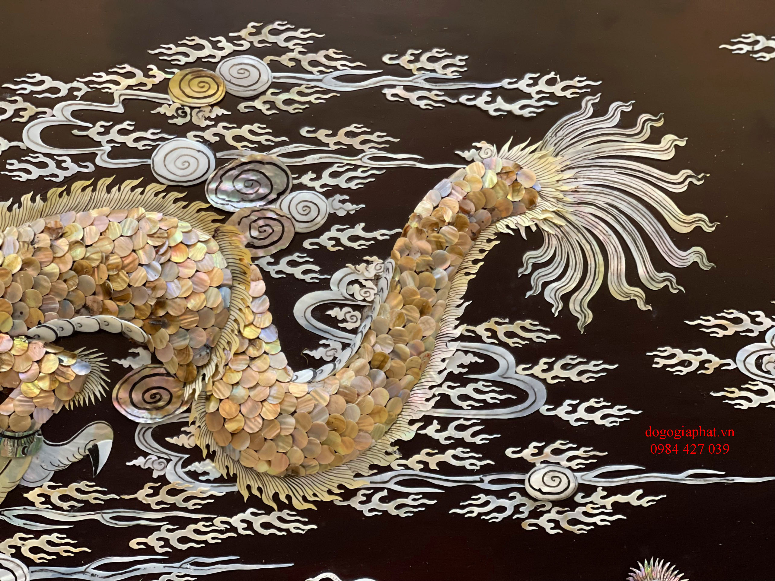 tranh cẩn tích song long chầu nguyệt