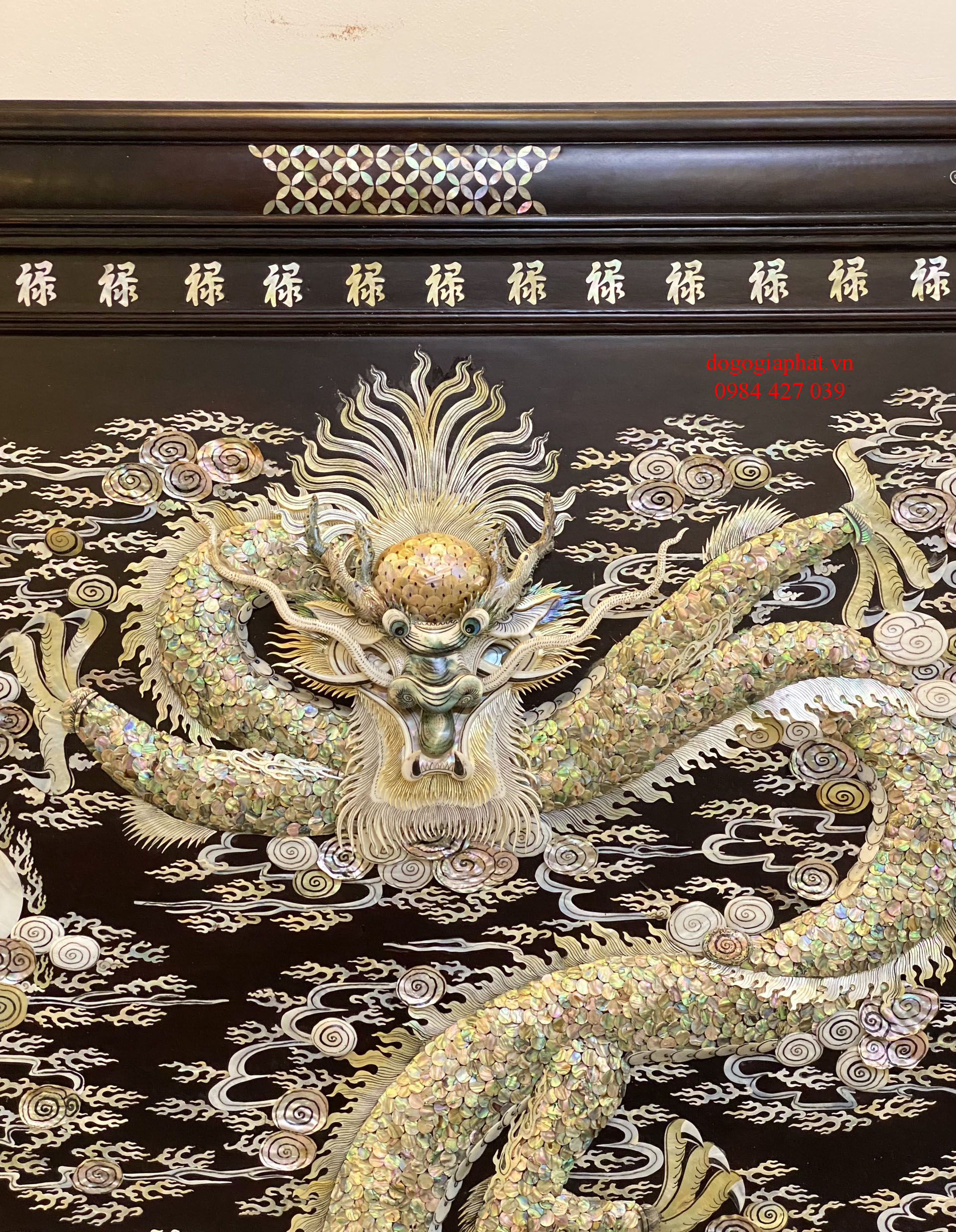 tranh cẩn tích song long chầu nguyệt