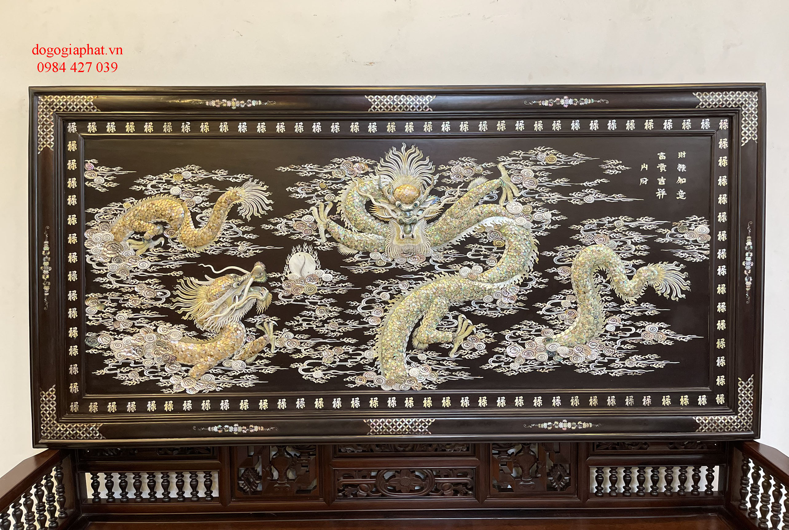 tranh cẩn tích song long chầu nguyệt