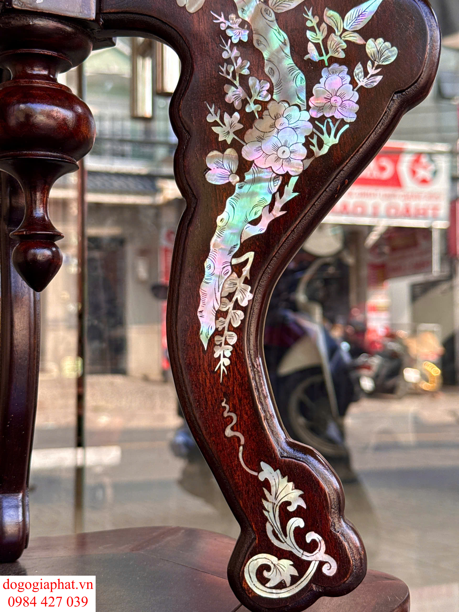 trò gỗ gụ cẩn hoa mai