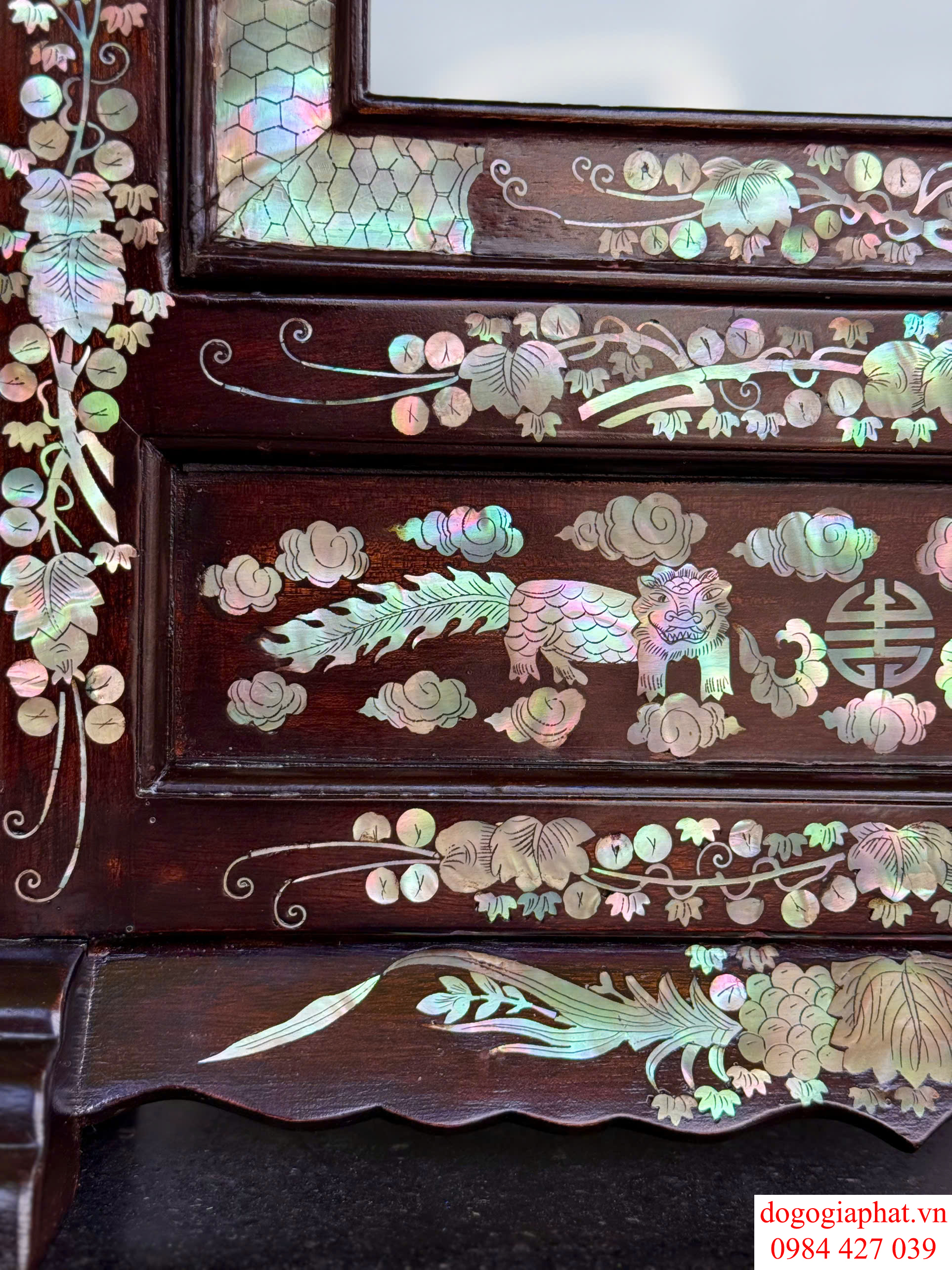 khung ảnh thờ gỗ gụ cẩn ốc