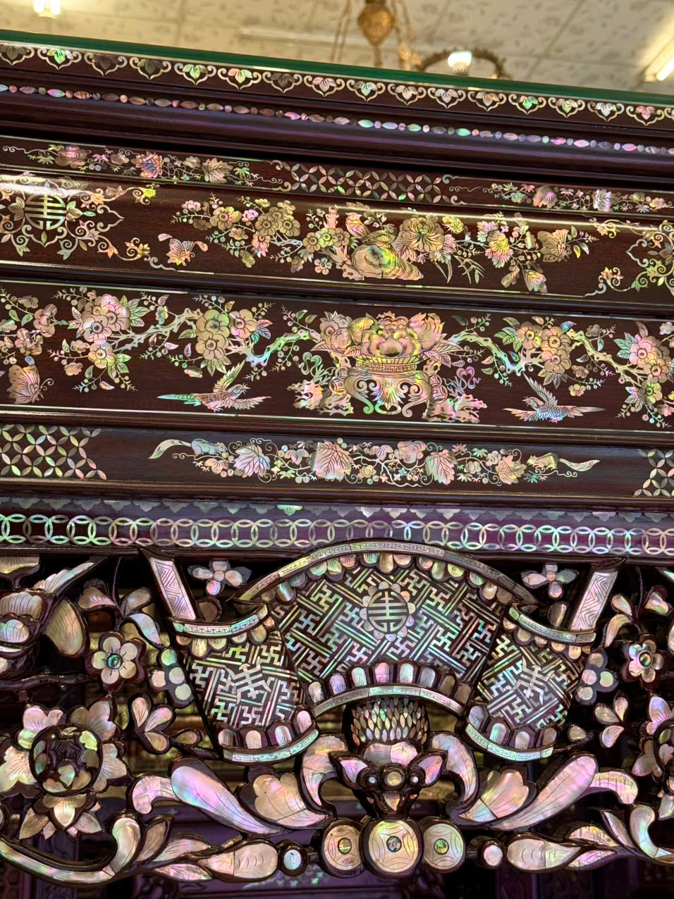 Bàn thờ cẩn ốc xà cừ